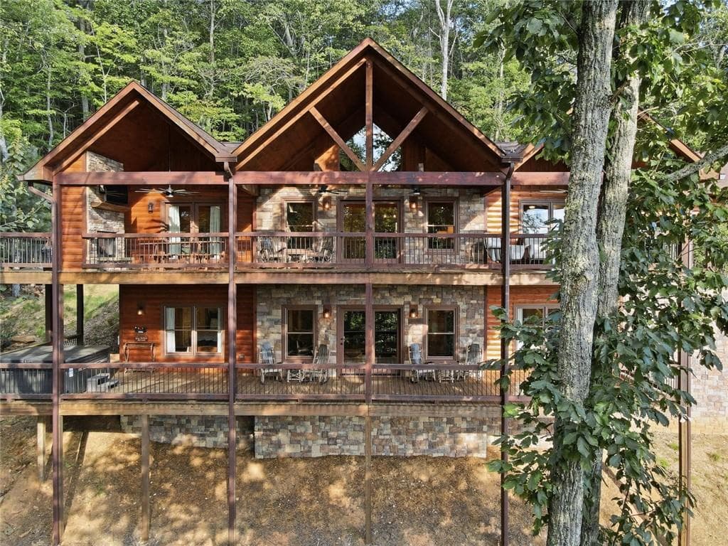 4 bedroom, 3 bathroom, 3,004 sq ft single family residence for sale at 175 Stuart Drive, Mineral Bluff, GA 30559 — photo 7