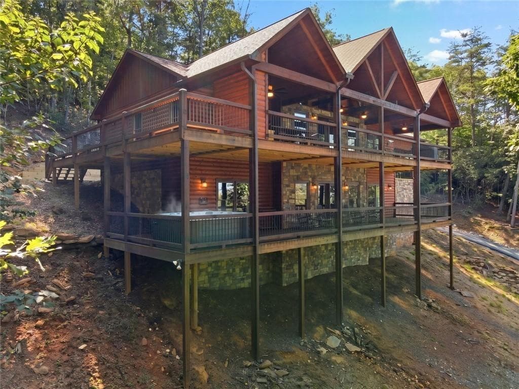 4 bedroom, 3 bathroom, 3,004 sq ft single family residence for sale at 175 Stuart Drive, Mineral Bluff, GA 30559 — photo 8