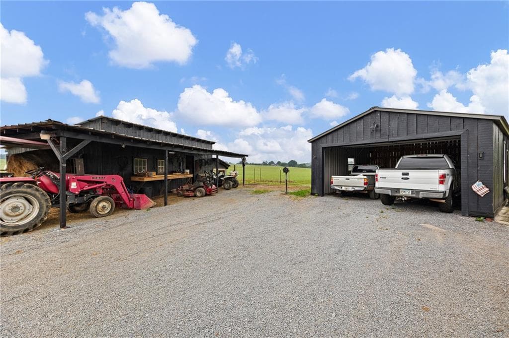 5 bedroom, 3 bathroom, 3,400 sq ft single family residence for sale at 215 Erwin Road, Adairsville, GA 30103 — photo 7