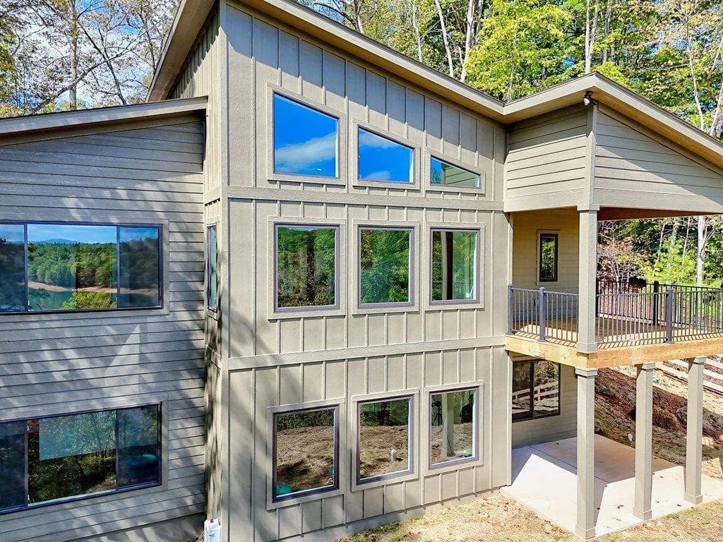 4 bedroom, 3 bathroom, 3,276 sq ft single family residence under contract at 11 Falcon Drive, Blairsville, GA 30512