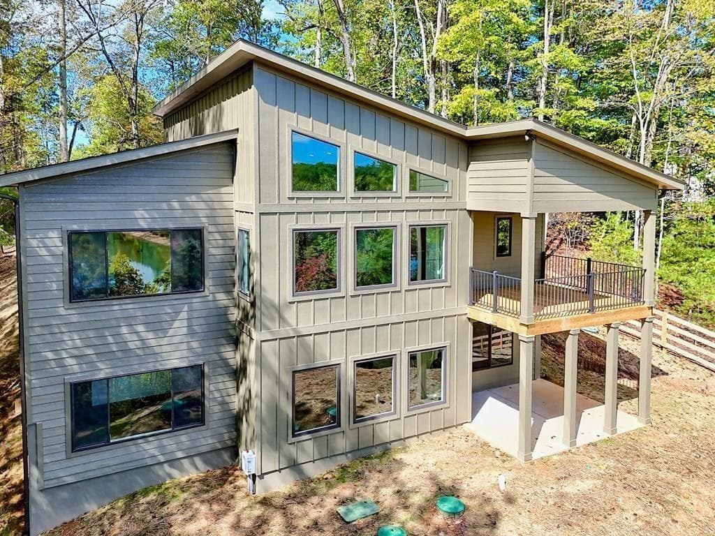4 bedroom, 3 bathroom, 3,276 sq ft single family residence under contract at 11 Falcon Drive, Blairsville, GA 30512 — photo 2