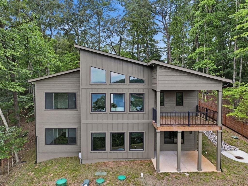 4 bedroom, 3 bathroom, 3,276 sq ft single family residence under contract at 11 Falcon Drive, Blairsville, GA 30512 — photo 3