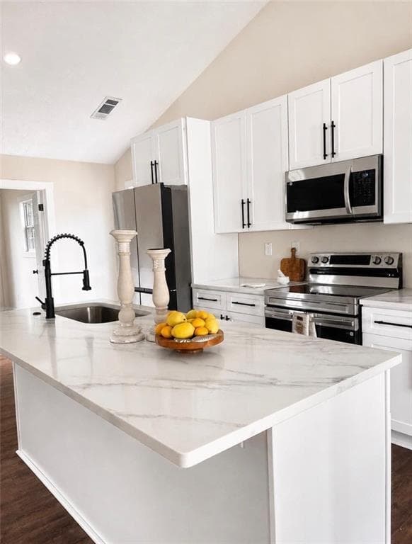 7 bedroom, 4 bathroom, 3,052 sq ft single family residence for sale at 6802 Magnolia Park Drive, Norcross, GA 30093 — photo 7