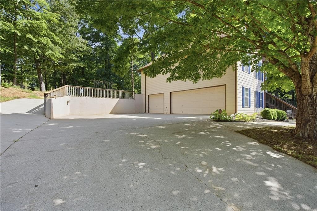 4 bedroom, 3 bathroom, 2,302 sq ft single family residence for sale at 3990 F A A Road, Cumming, GA 30041 — photo 7