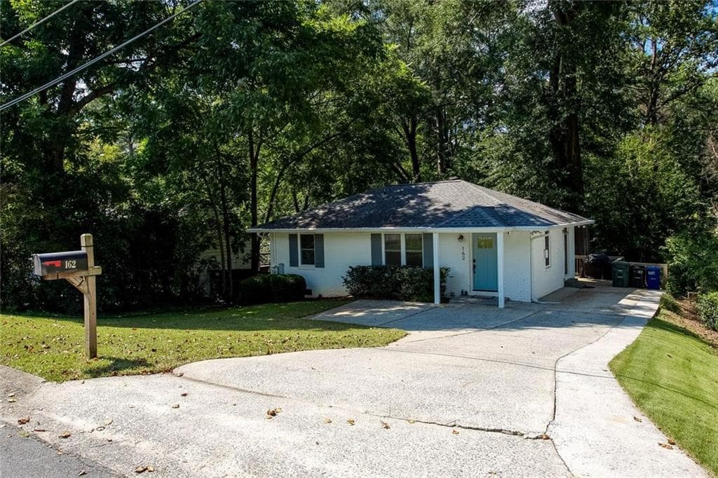 3 bedroom, 2 bathroom, 1,000 sq ft single family residence under contract at 162 Scott Drive, Marietta, GA 30067 — photo 2