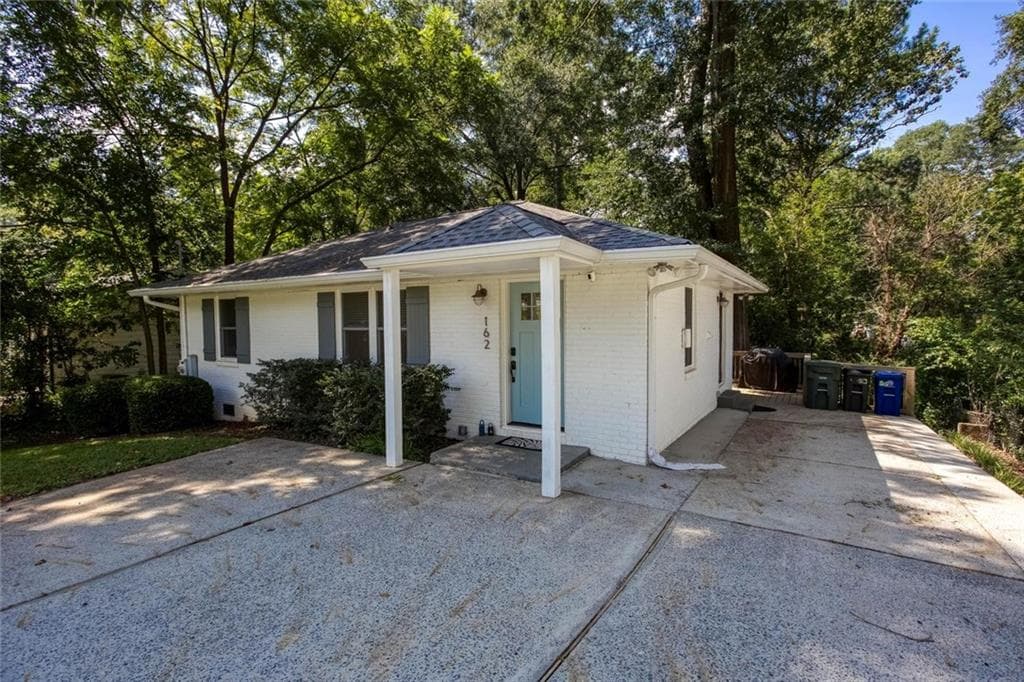 3 bedroom, 2 bathroom, 1,000 sq ft single family residence under contract at 162 Scott Drive, Marietta, GA 30067 — photo 6