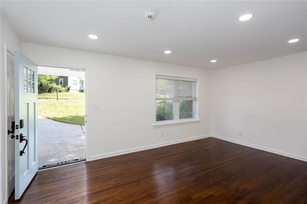 3 bedroom, 2 bathroom, 1,000 sq ft single family residence under contract at 162 Scott Drive, Marietta, GA 30067 — photo 7