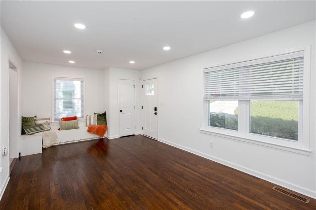 3 bedroom, 2 bathroom, 1,000 sq ft single family residence under contract at 162 Scott Drive, Marietta, GA 30067 — photo 8