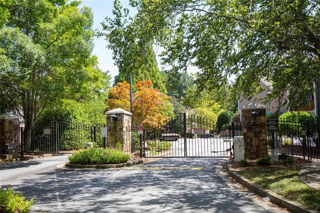 3 bedroom, 4 bathroom, 2,033 sq ft townhouse for rent at 2122 Meadow Peak Road, Duluth, GA 30097 for $1,950 a month — photo 3