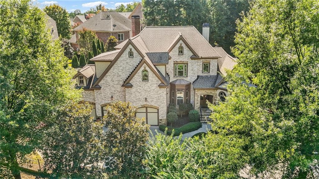 6 bedroom, 6 bathroom, 5,859 sq ft single family residence for sale at 10376 Royal Terrace, Alpharetta, GA 30022 — photo 2