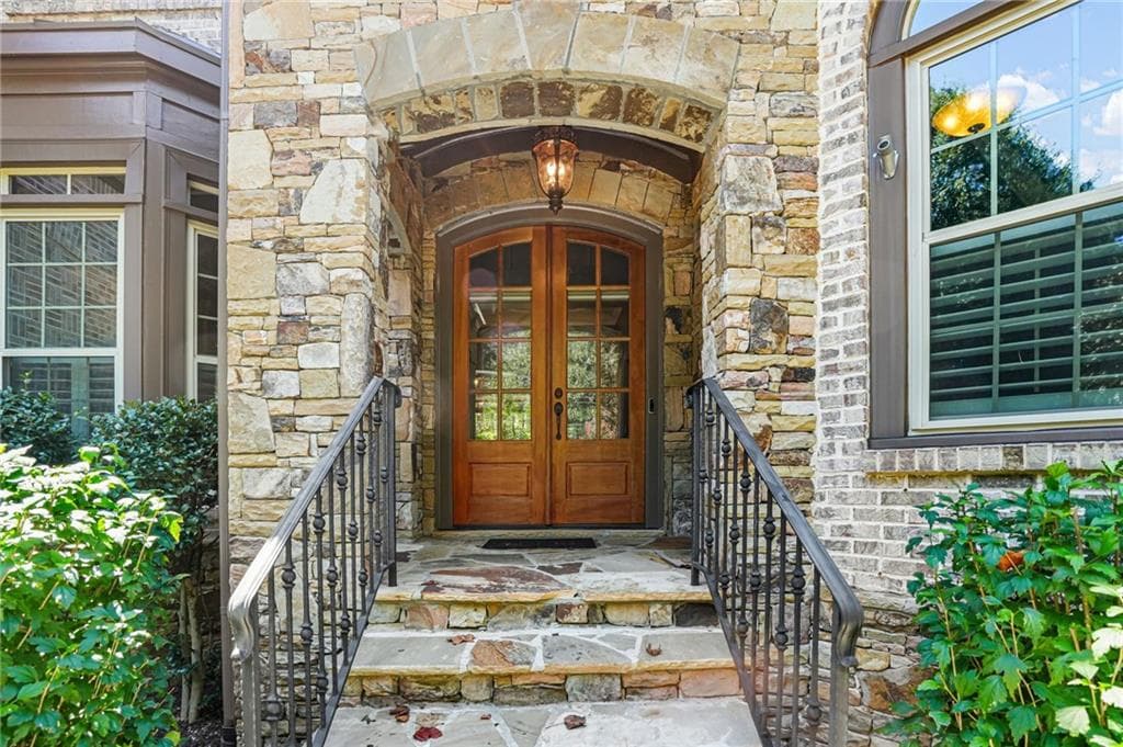 6 bedroom, 6 bathroom, 5,859 sq ft single family residence for sale at 10376 Royal Terrace, Alpharetta, GA 30022 — photo 5