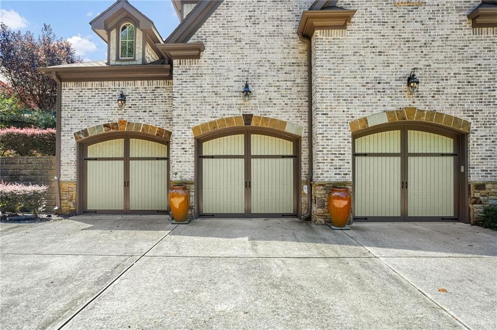 6 bedroom, 6 bathroom, 5,859 sq ft single family residence for sale at 10376 Royal Terrace, Alpharetta, GA 30022 — photo 4