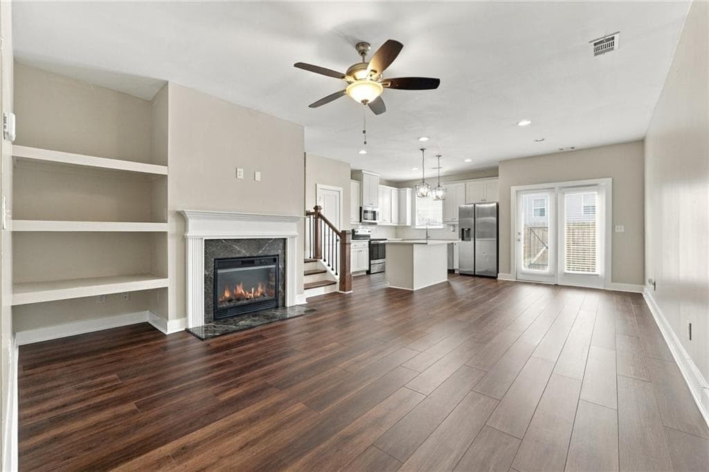 3 bedroom, 3 bathroom, 1,403 sq ft townhouse for sale at 6449 Scudders Drive, Lithonia, GA 30058 — photo 3