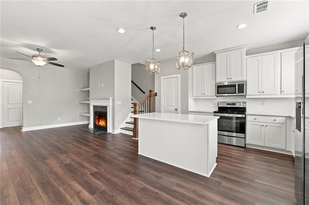 3 bedroom, 3 bathroom, 1,403 sq ft townhouse for sale at 6449 Scudders Drive, Lithonia, GA 30058 — photo 4