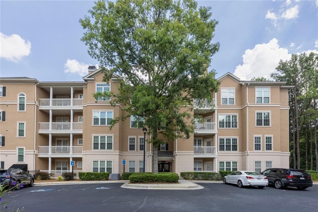2 bedroom, 2 bathroom, 1,280 sq ft condominium for sale at 131 Ashford Circle 131, Dunwoody, GA 30338