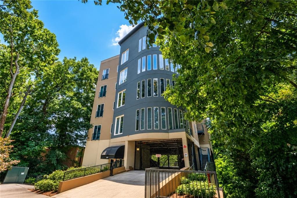 1 bedroom, 1 bathroom, 746 sq ft condominium for sale at 140 Alden Avenue 305, Atlanta, GA 30309 — photo 9