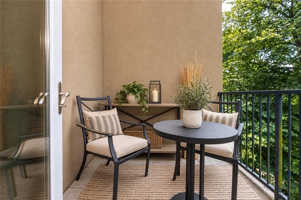 1 bedroom, 1 bathroom, 746 sq ft condominium for sale at 140 Alden Avenue 305, Atlanta, GA 30309 — photo 6