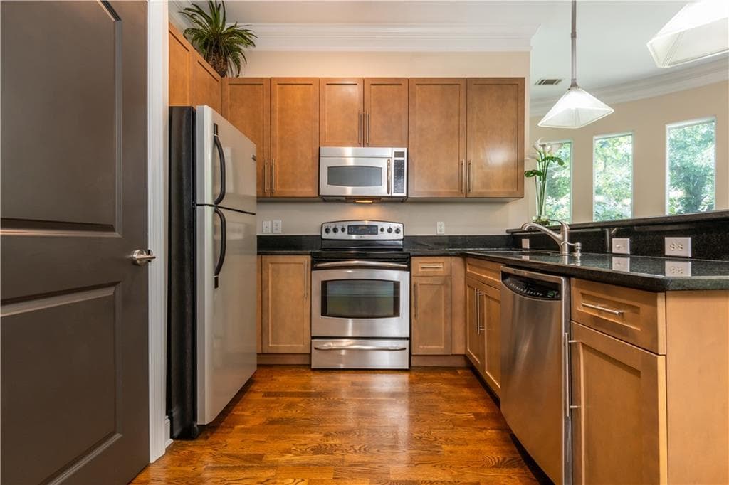 1 bedroom, 1 bathroom, 746 sq ft condominium for sale at 140 Alden Avenue 305, Atlanta, GA 30309 — photo 5