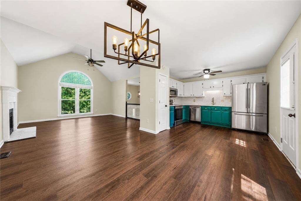 3 bedroom, 3 bathroom, 1,848 sq ft single family residence for sale at 13 Stonecreek Drive, Cartersville, GA 30120 — photo 6