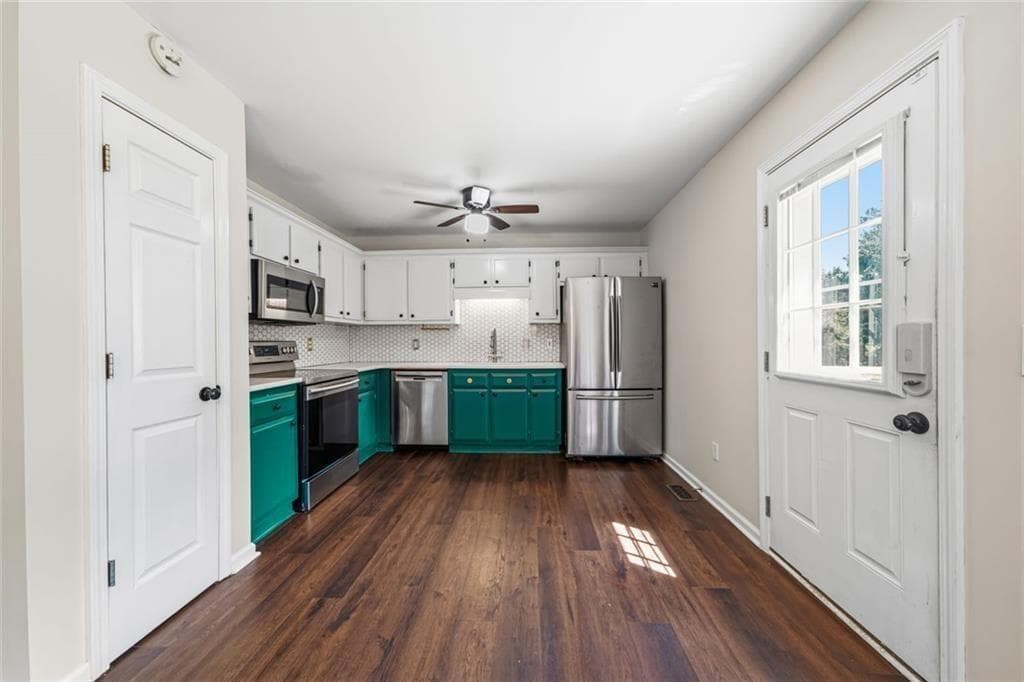 3 bedroom, 3 bathroom, 1,848 sq ft single family residence for sale at 13 Stonecreek Drive, Cartersville, GA 30120 — photo 8