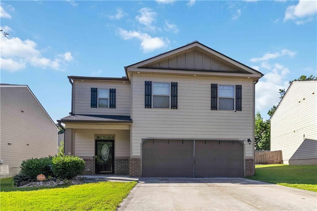 5 bedroom, 3 bathroom, 2,540 sq ft single family residence for sale at 3744 Hampshire Walk, Atlanta, GA 30331 — photo 2