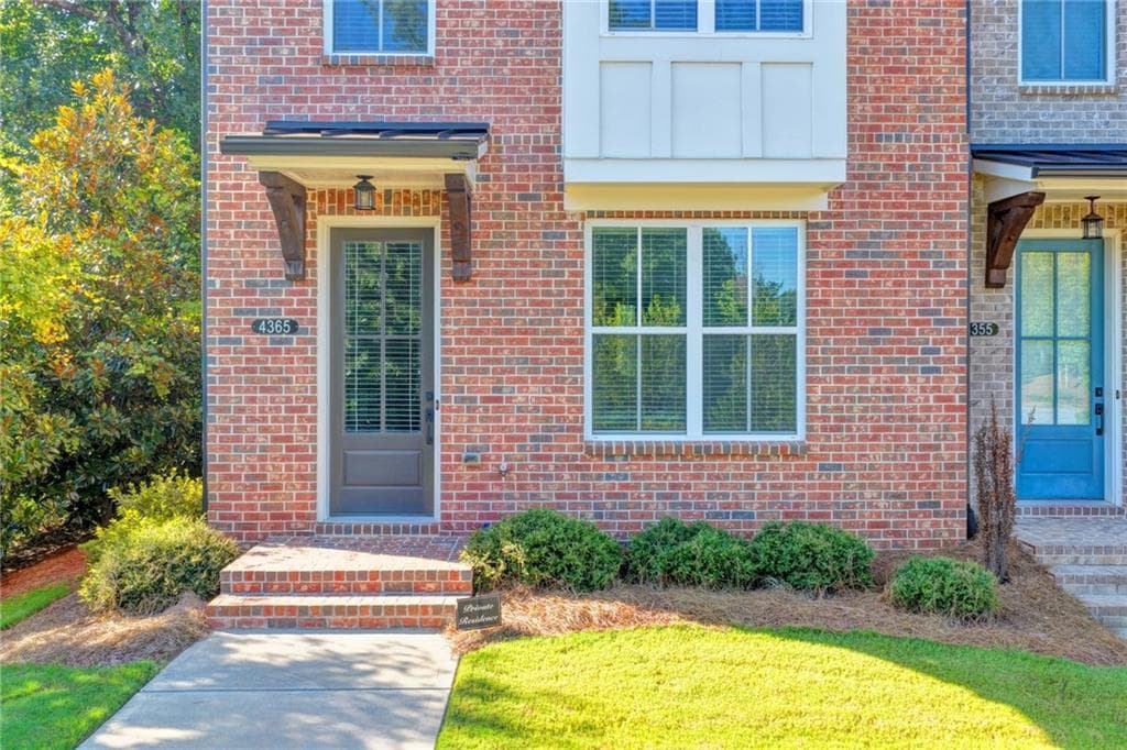 3 bedroom, 4 bathroom, 1,903 sq ft townhouse under contract at 4365 Sims Park Overlook, Suwanee, GA 30024 — photo 3