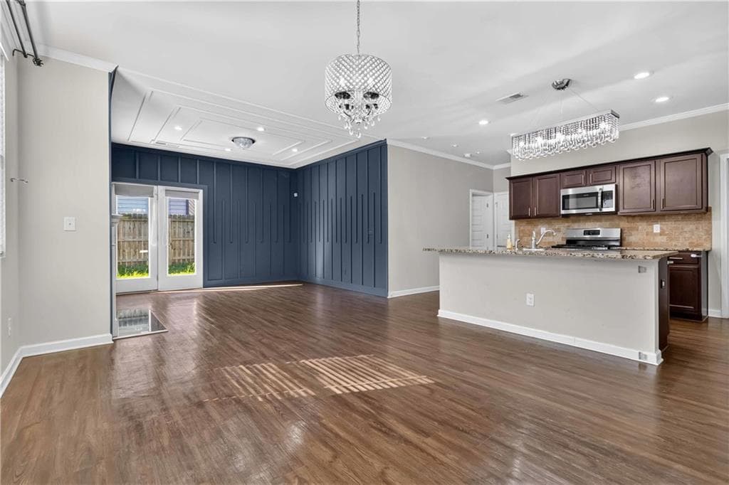 5 bedroom, 3 bathroom, 2,540 sq ft single family residence for sale at 3744 Hampshire Walk, Atlanta, GA 30331 — photo 8