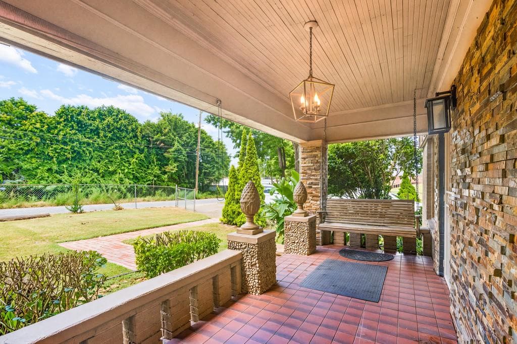 3 bedroom, 2 bathroom, 2,251 sq ft single family residence for sale at 2910 Old Jonesboro Road, Atlanta, GA 30315 — photo 2