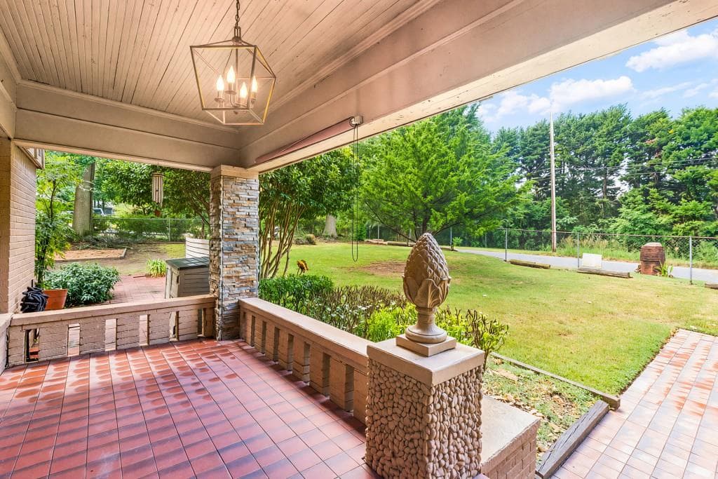 3 bedroom, 2 bathroom, 2,251 sq ft single family residence for sale at 2910 Old Jonesboro Road, Atlanta, GA 30315 — photo 3