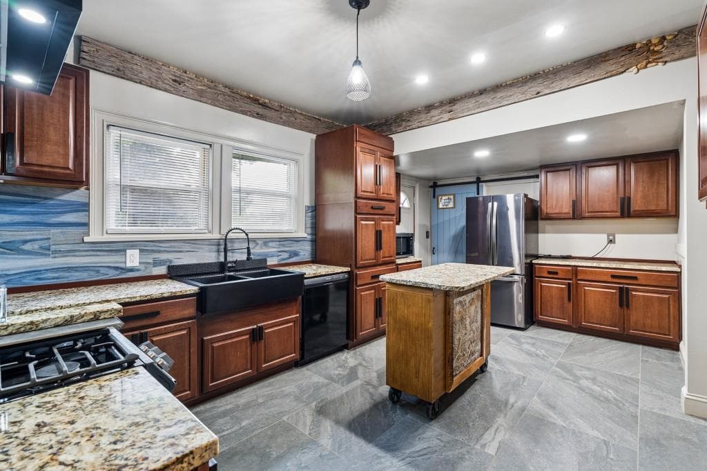 3 bedroom, 2 bathroom, 2,251 sq ft single family residence for sale at 2910 Old Jonesboro Road, Atlanta, GA 30315 — photo 10