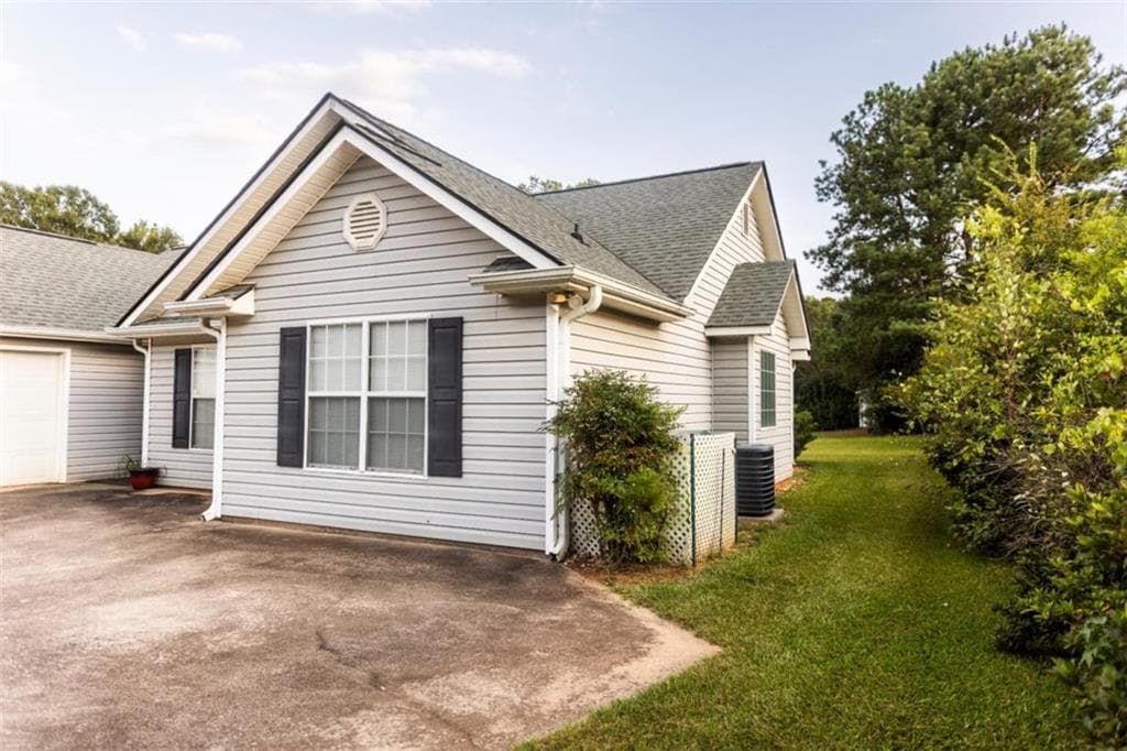 3 bedroom, 2 bathroom, 1,566 sq ft single family residence for sale at 55 Heather Woods Court, Covington, GA 30016 — photo 3