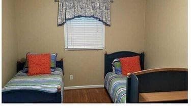 6 bedroom, 3 bathroom, 1,910 sq ft single family residence for rent at 1493 Chateau Drive, Dunwoody, GA 30338 for $4,000 a month — photo 5