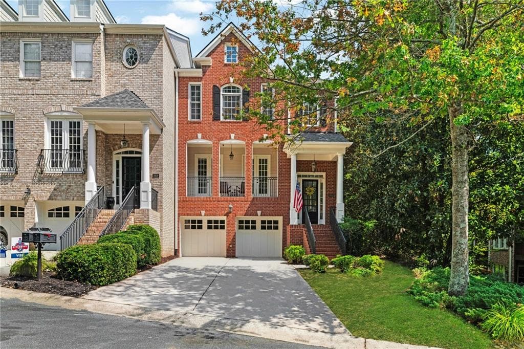 3 bedroom, 4 bathroom, 3,400 sq ft townhouse under contract at 5935 Reddington Way, Sandy Springs, GA 30328