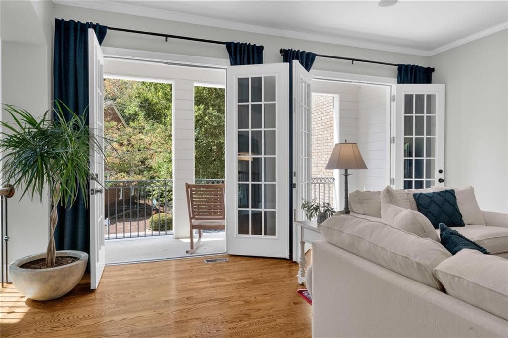 3 bedroom, 4 bathroom, 3,400 sq ft townhouse under contract at 5935 Reddington Way, Sandy Springs, GA 30328 — photo 7