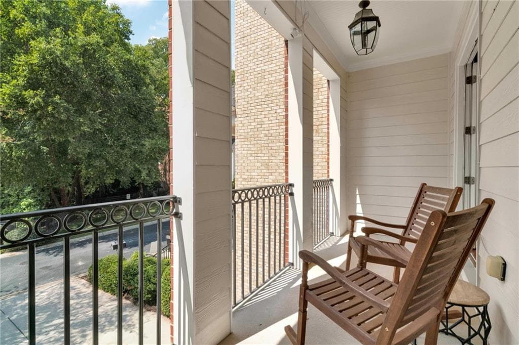3 bedroom, 4 bathroom, 3,400 sq ft townhouse under contract at 5935 Reddington Way, Sandy Springs, GA 30328 — photo 8
