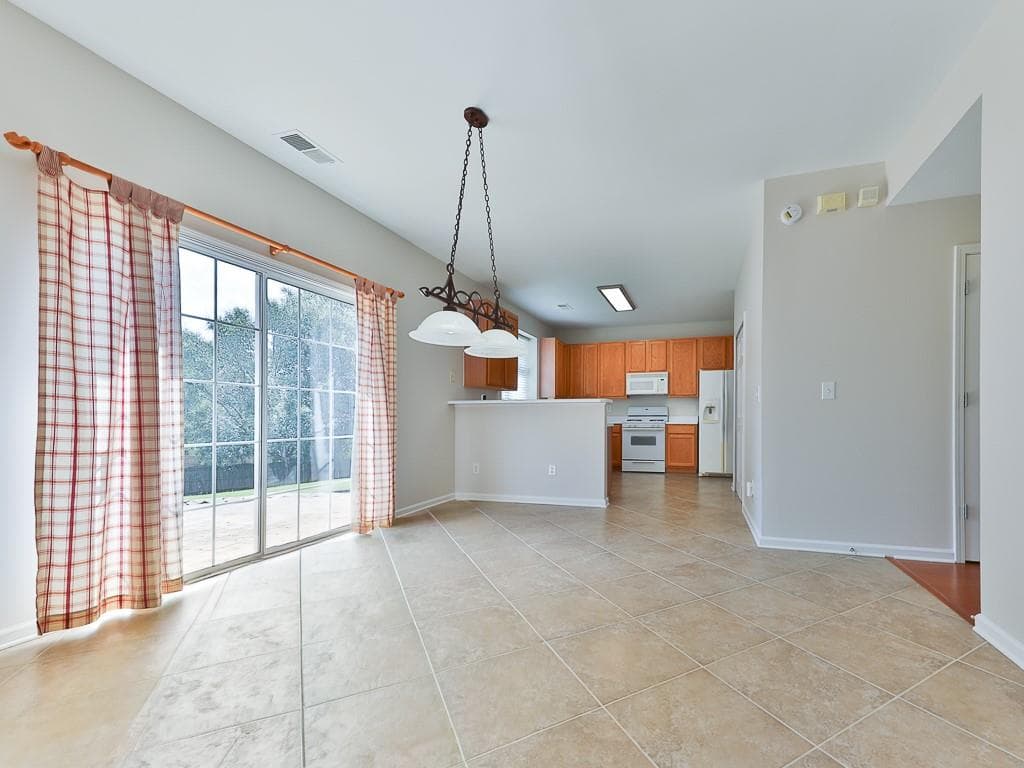 4 bedroom, 3 bathroom, 2,321 sq ft single family residence for sale at 9835 Lakefall Court, Villa Rica, GA 30180 — photo 10