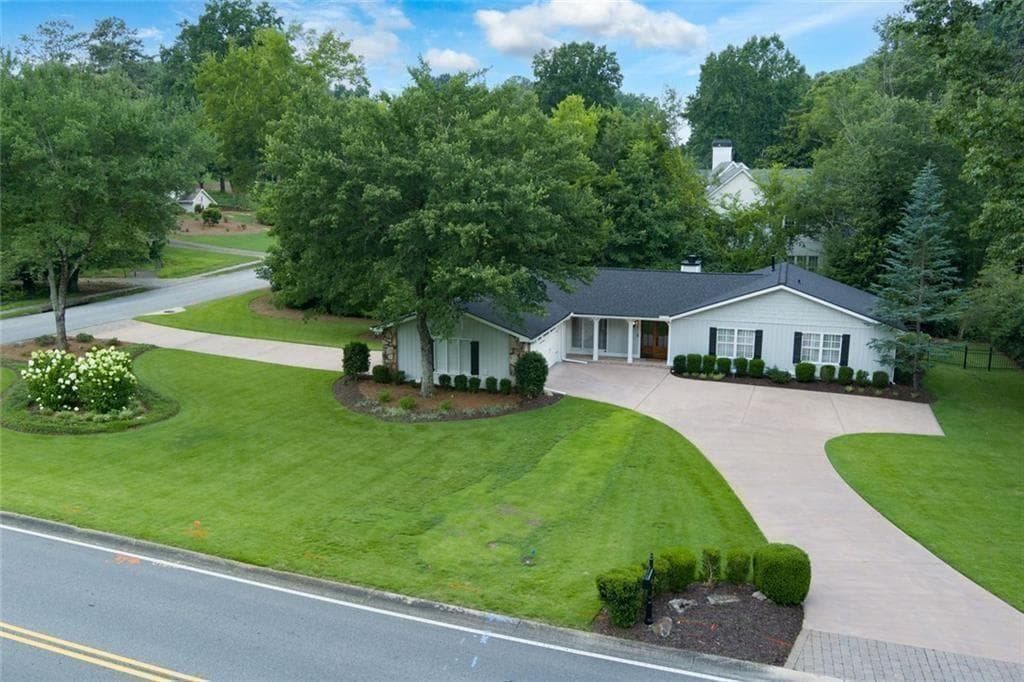 4 bedroom, 3 bathroom, 2,264 sq ft single family residence under contract at 815 Fairfield Drive, Marietta, GA 30068 — photo 2