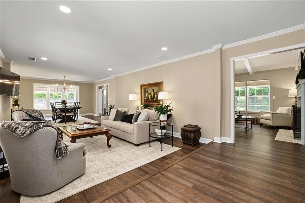 4 bedroom, 3 bathroom, 2,264 sq ft single family residence under contract at 815 Fairfield Drive, Marietta, GA 30068 — photo 6