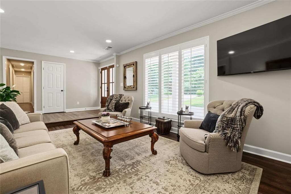 4 bedroom, 3 bathroom, 2,264 sq ft single family residence under contract at 815 Fairfield Drive, Marietta, GA 30068 — photo 8