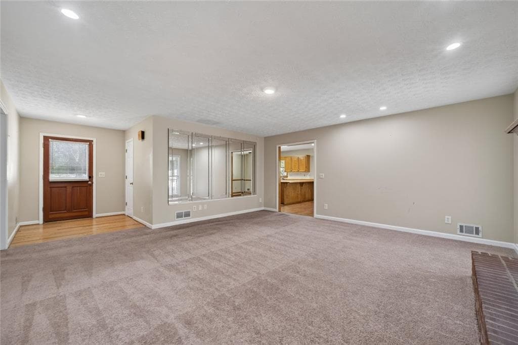 3 bedroom, 2 bathroom, 1,731 sq ft single family residence under contract at 3102 Skyland Drive, Snellville, GA 30078 — photo 3