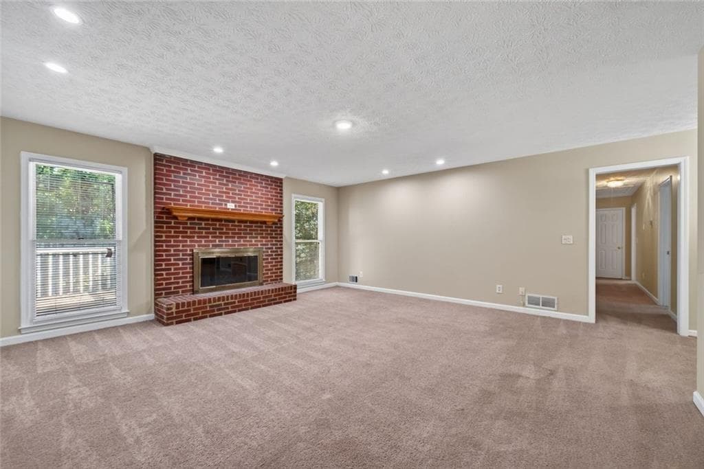 3 bedroom, 2 bathroom, 1,731 sq ft single family residence under contract at 3102 Skyland Drive, Snellville, GA 30078 — photo 4