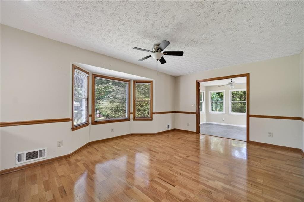 3 bedroom, 2 bathroom, 1,731 sq ft single family residence under contract at 3102 Skyland Drive, Snellville, GA 30078 — photo 5