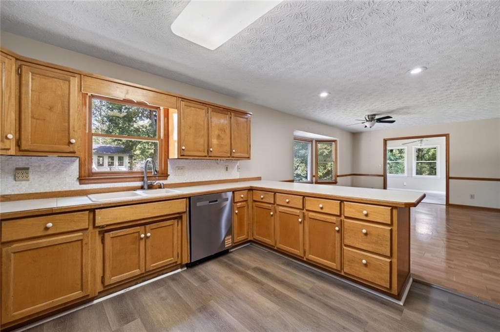 3 bedroom, 2 bathroom, 1,731 sq ft single family residence under contract at 3102 Skyland Drive, Snellville, GA 30078 — photo 9