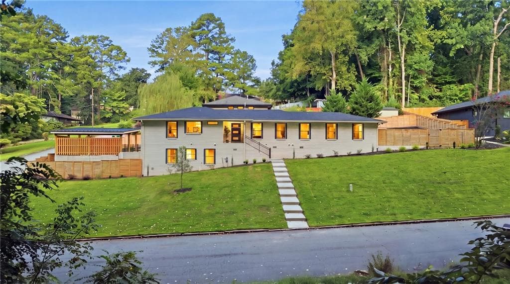 5 bedroom, 6 bathroom, 3,328 sq ft single family residence for sale at 1447 Skyhaven Road, Atlanta, GA 30316 — photo 2