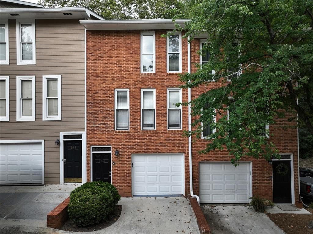 3 bedroom, 3 bathroom, 1,300 sq ft townhouse for rent at 653 Park Village Drive, Atlanta, GA 30306 for $3,650 a month — photo 1 of 32