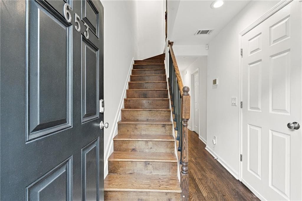 3 bedroom, 3 bathroom, 1,300 sq ft townhouse for rent at 653 Park Village Drive, Atlanta, GA 30306 for $3,650 a month — photo 2
