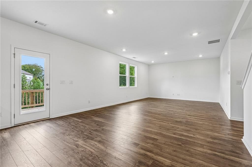 4 bedroom, 3 bathroom, 2,498 sq ft single family residence for sale at 3963 Alderstone Drive, Flowery Branch, GA 30542 — photo 3