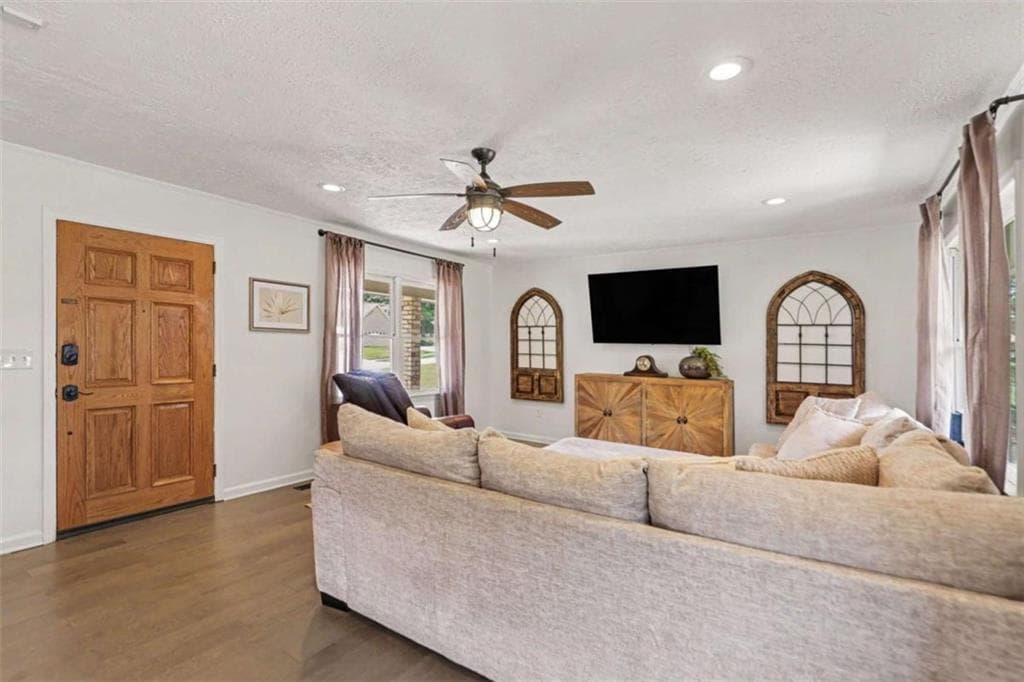 3 bedroom, 2 bathroom, 1,577 sq ft single family residence for sale at 622 S Georgia Avenue, Bremen, GA 30110 — photo 5