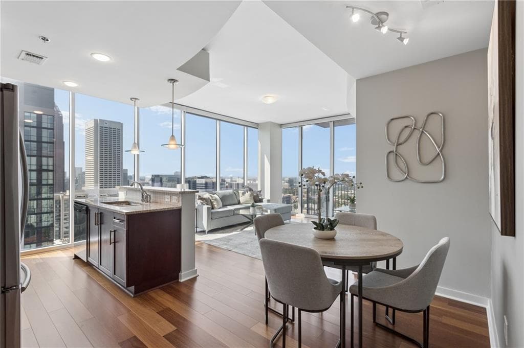 2 bedroom, 2 bathroom, 1,148 sq ft condominium for sale at 855 Peachtree Street 2803, Atlanta, GA 30308 — photo 3