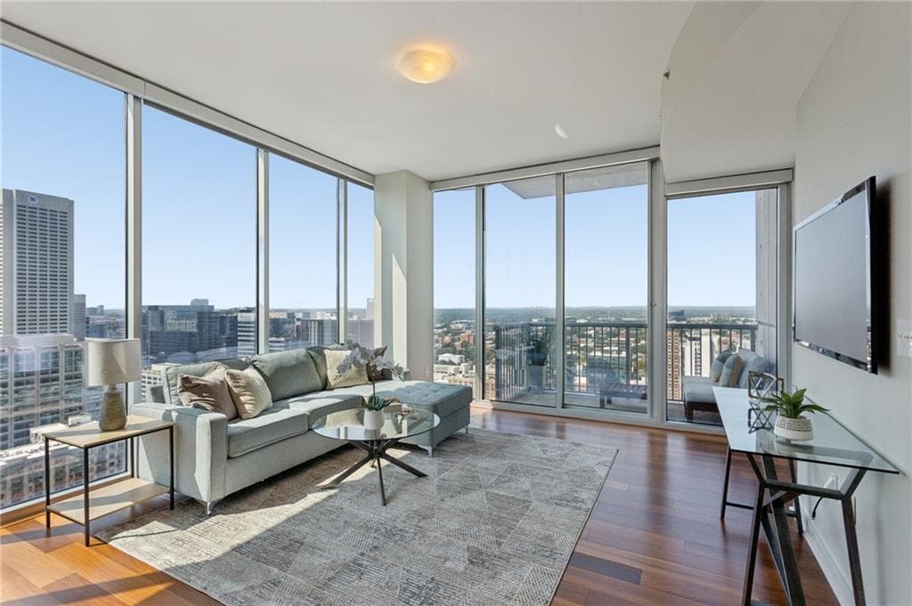 2 bedroom, 2 bathroom, 1,148 sq ft condominium for sale at 855 Peachtree Street 2803, Atlanta, GA 30308 — photo 2